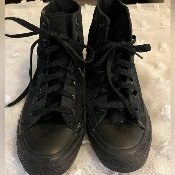 Converse- All Black - Picture 1 of 5